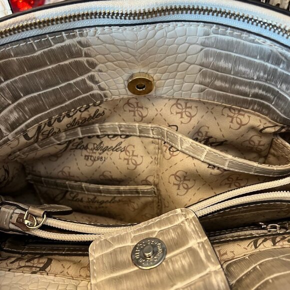 Guess two-tone alligator purse in good condition - Picture 7 of 7